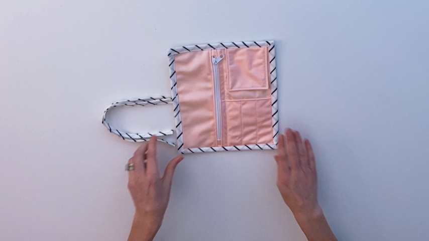 finished cutlery roll